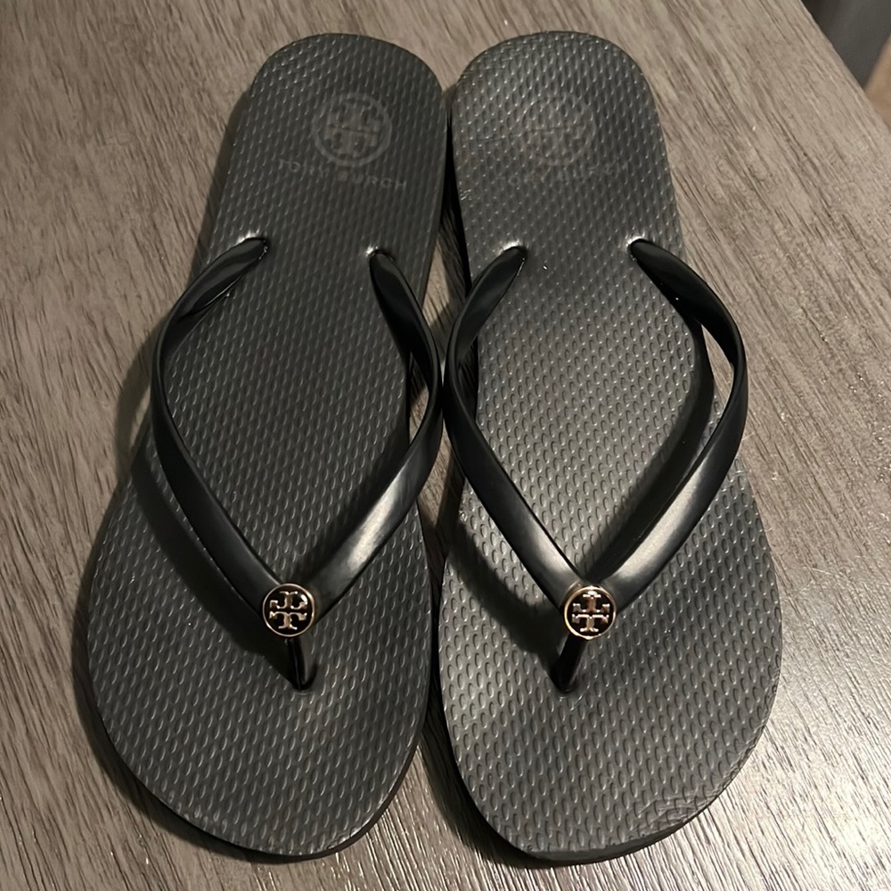 Tory Burch thin black flip flops Womens size 8